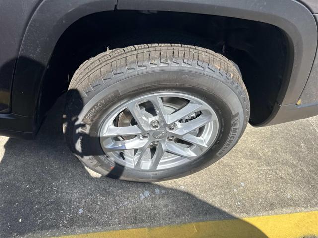 2025 Jeep Grand Cherokee GRAND CHEROKEE L LAREDO 4X2