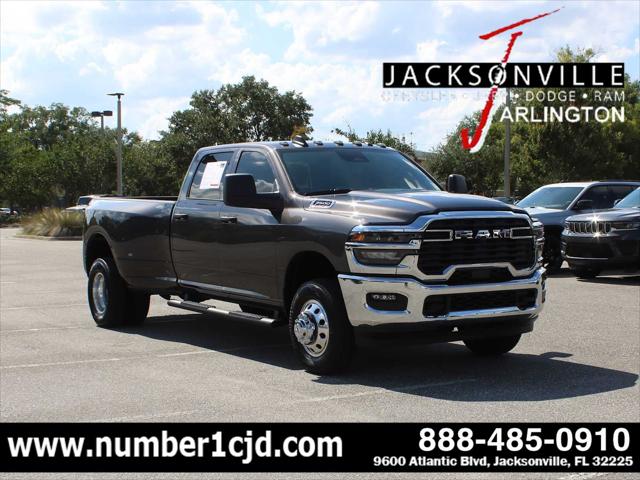 2025 RAM 3500 Tradesman Crew Cab 4x4 8 Box