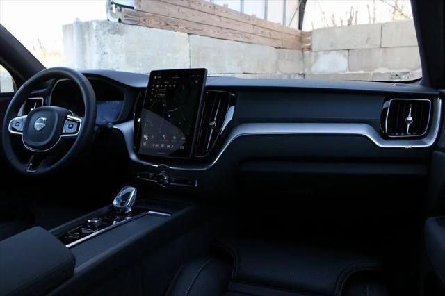 2026 Volvo XC60 Plug-In Hybrid Black Edition Ultra, T8 AWD Electric/Gasoline, Dark