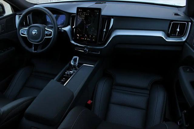 2026 Volvo XC60 Plug-In Hybrid Black Edition Ultra, T8 AWD Electric/Gasoline, Dark