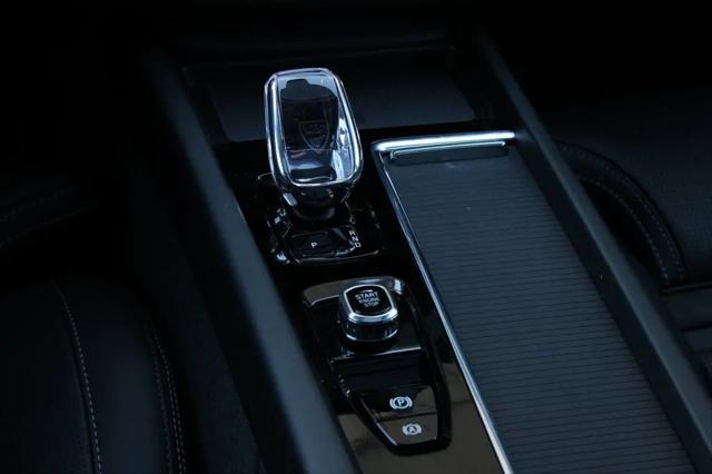 2026 Volvo XC60 Plug-In Hybrid Black Edition Ultra, T8 AWD Electric/Gasoline, Dark