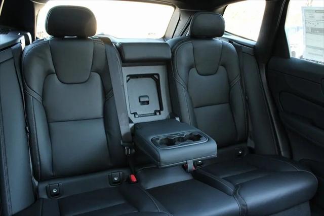 2026 Volvo XC60 Plug-In Hybrid Black Edition Ultra, T8 AWD Electric/Gasoline, Dark