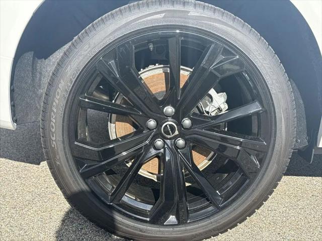 2026 Volvo XC60 Plug-In Hybrid Black Edition Ultra, T8 AWD Electric/Gasoline, Dark