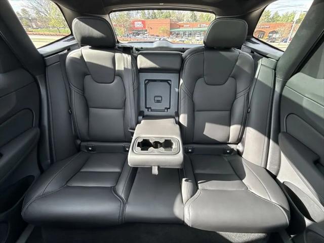 2026 Volvo XC60 Plug-In Hybrid Black Edition Ultra, T8 AWD Electric/Gasoline, Dark