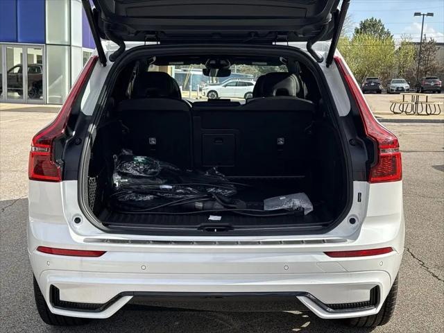 2026 Volvo XC60 Plug-In Hybrid Black Edition Ultra, T8 AWD Electric/Gasoline, Dark