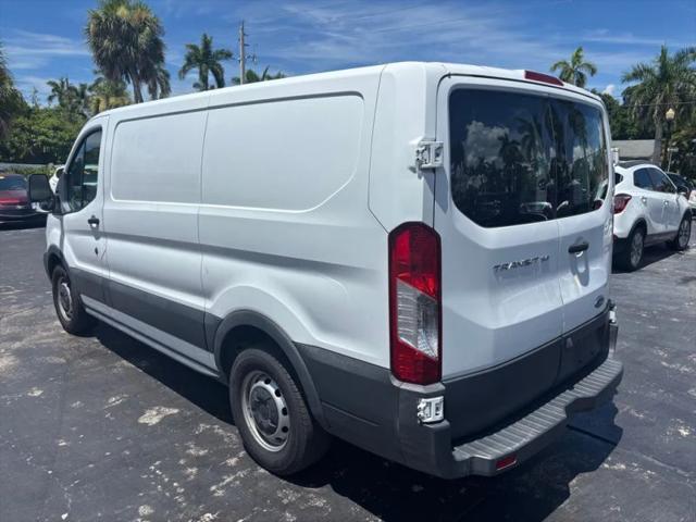 2017 Ford Transit w/60/40 Side Door w/RWB