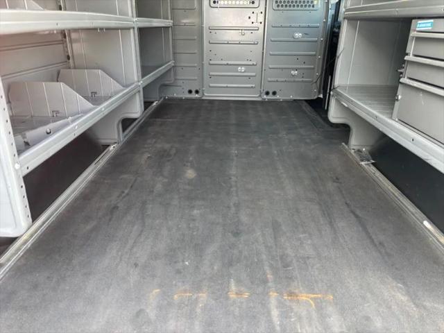 2017 Ford Transit w/60/40 Side Door w/RWB