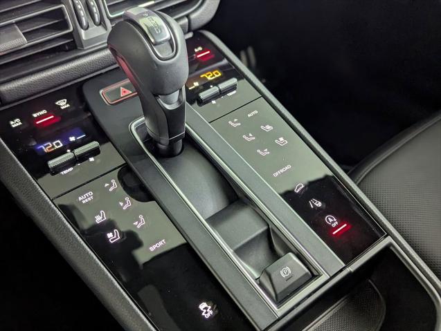 2025 Porsche Macan Unknown