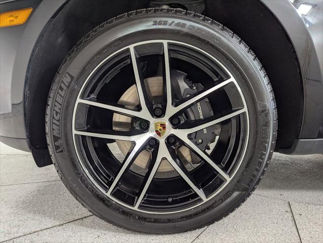 2025 Porsche Macan Unknown
