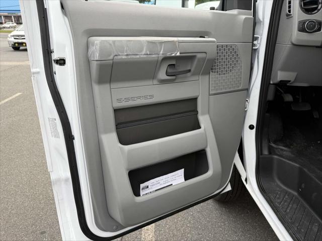 2026 Ford E-Series Cutaway Base