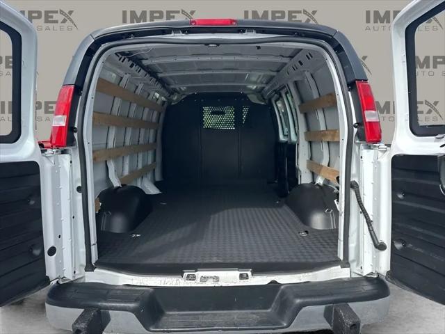 2023 GMC Savana Cargo RWD 2500 Regular Wheelbase Work Van