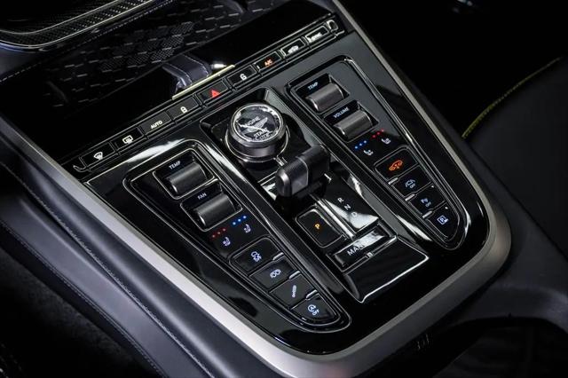 2025 Aston Martin DBX 707