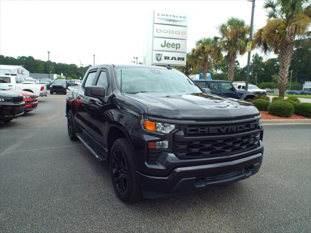 2022 Chevrolet Silverado 1500 4WD Crew Cab Short Bed Custom