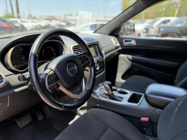2017 Jeep Grand Cherokee Laredo 4x2
