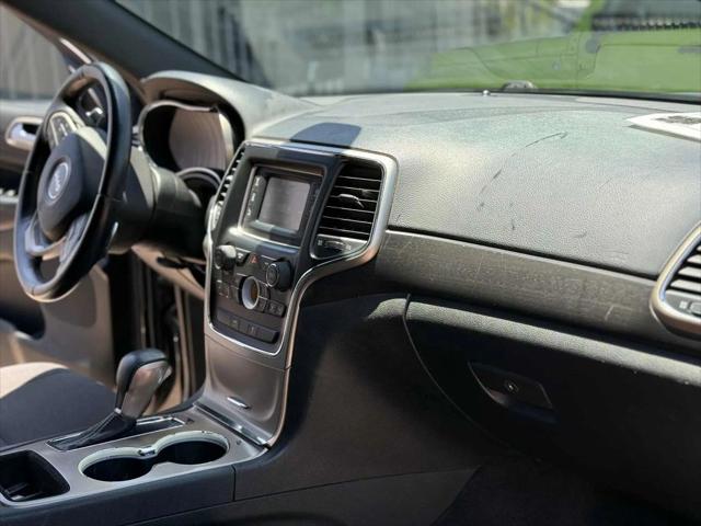 2017 Jeep Grand Cherokee Laredo 4x2