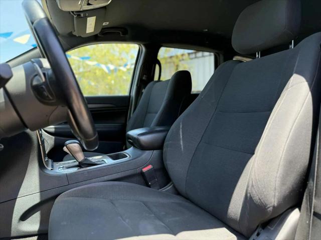 2017 Jeep Grand Cherokee Laredo 4x2