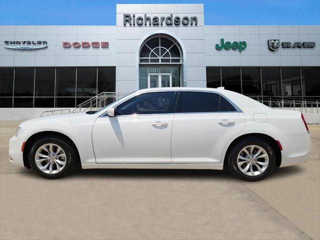 2023 Chrysler 300 Touring