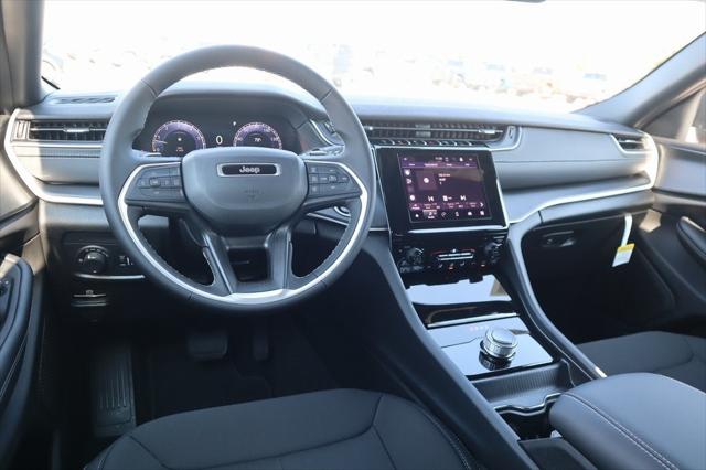 2025 Jeep Grand Cherokee GRAND CHEROKEE L LAREDO X 4X4