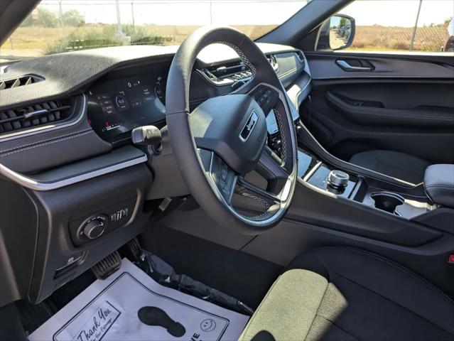 2025 Jeep Grand Cherokee Laredo X 4x2
