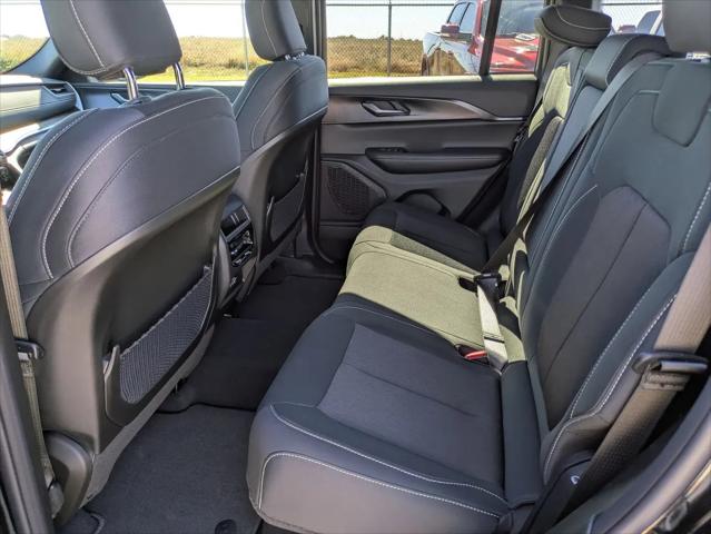 2025 Jeep Grand Cherokee Laredo X 4x2