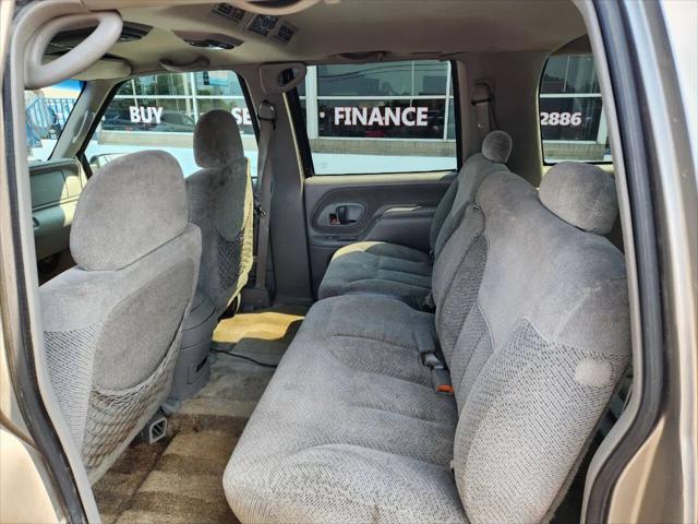 1999 Chevrolet Suburban LT