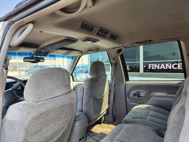1999 Chevrolet Suburban LT
