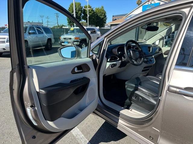 2017 Chrysler Pacifica Touring-L