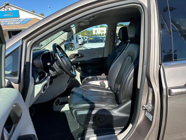 2017 Chrysler Pacifica Touring-L