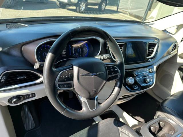 2017 Chrysler Pacifica Touring-L