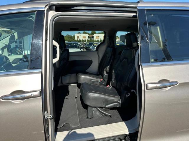 2017 Chrysler Pacifica Touring-L