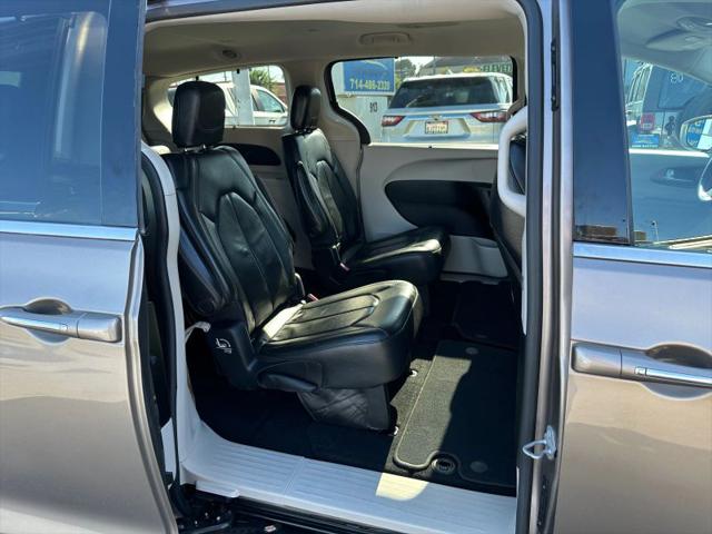 2017 Chrysler Pacifica Touring-L