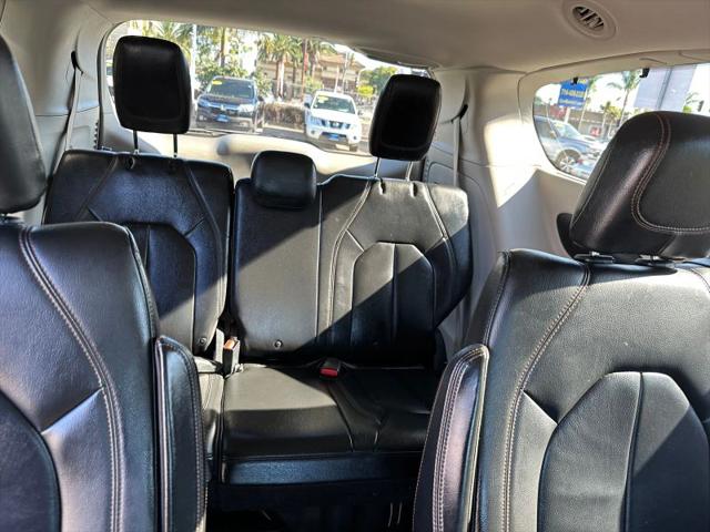 2017 Chrysler Pacifica Touring-L