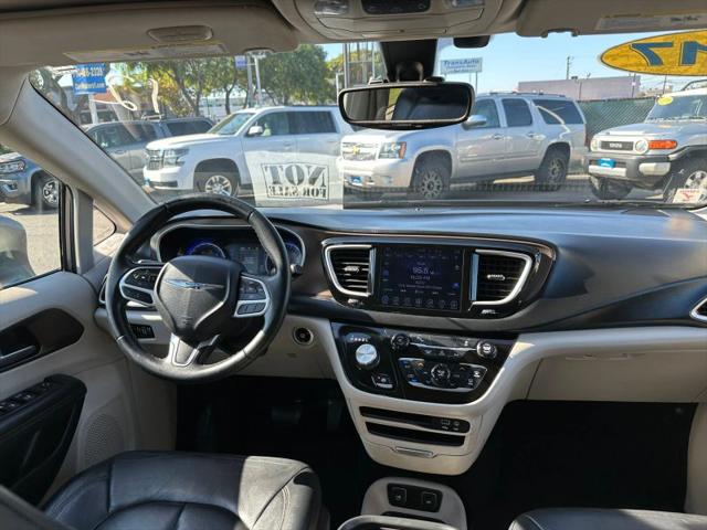 2017 Chrysler Pacifica Touring-L