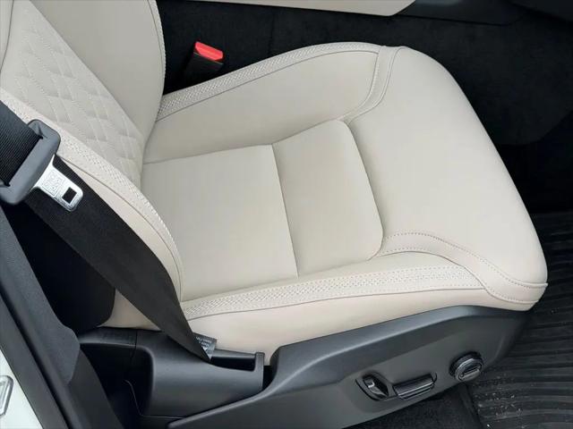 2026 Volvo XC90 Plus, B6 AWD Gas (mild hybrid), Gasoline, Bright, 7 Seats