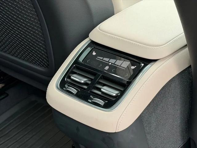 2026 Volvo XC90 Plus, B6 AWD Gas (mild hybrid), Gasoline, Bright, 7 Seats