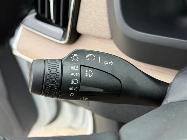 2026 Volvo XC90 Plus, B6 AWD Gas (mild hybrid), Gasoline, Bright, 7 Seats