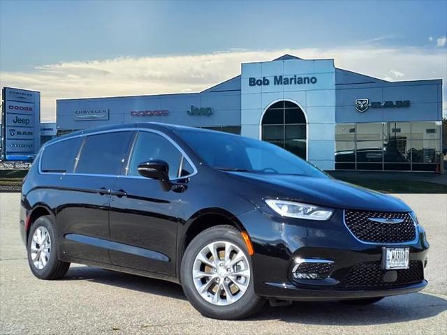 2025 Chrysler Pacifica Select for sale in Concord, NH