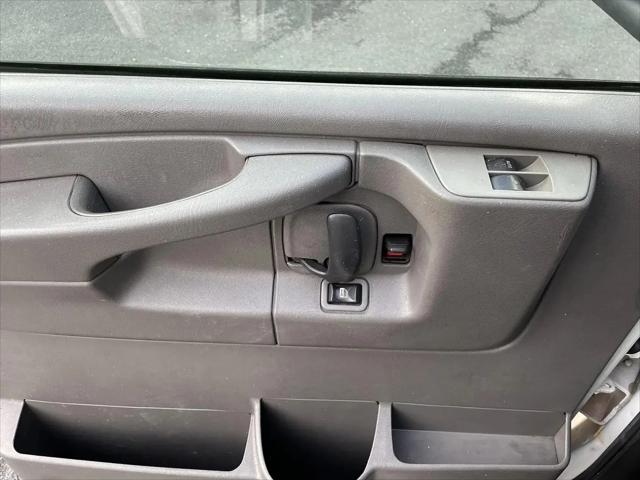 2009 Chevrolet Express Cutaway Work Van