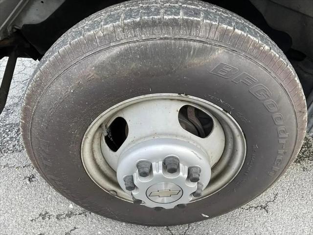 2009 Chevrolet Express Cutaway Work Van