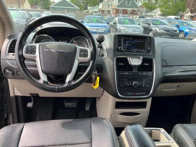 2015 Chrysler Town & Country Touring