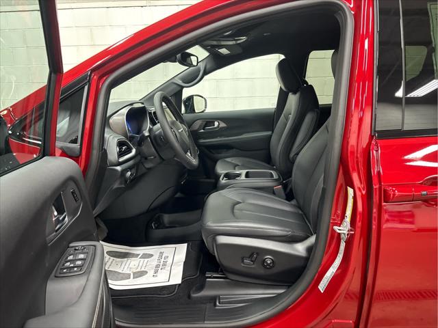 New 2026 Chrysler Pacifica For Sale in Wilmington, OH