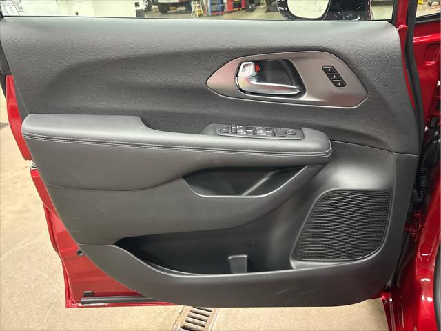 New 2026 Chrysler Pacifica For Sale in Wilmington, OH