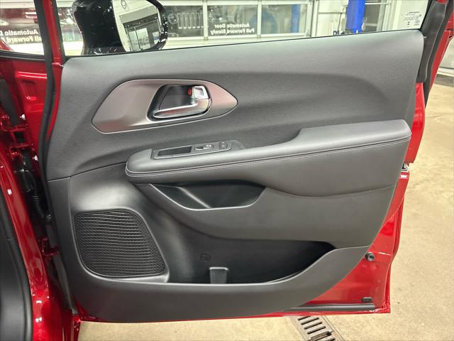 New 2026 Chrysler Pacifica For Sale in Wilmington, OH