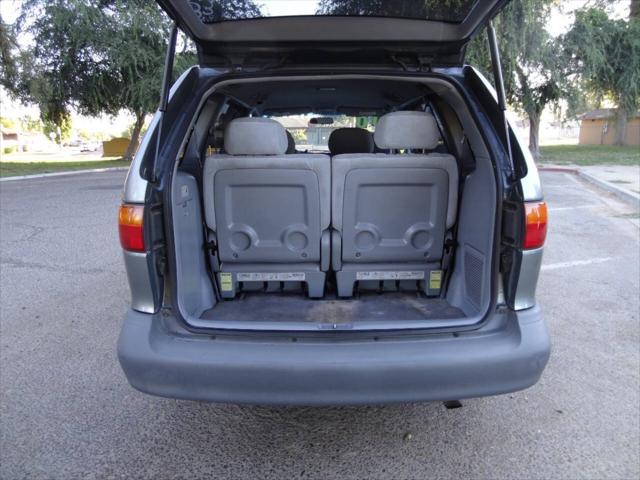2000 Toyota Sienna CE