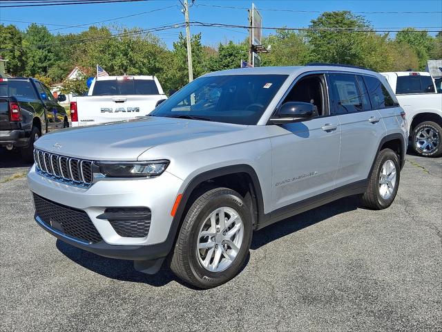 2025 Jeep Grand Cherokee GRAND CHEROKEE LAREDO X 4X4