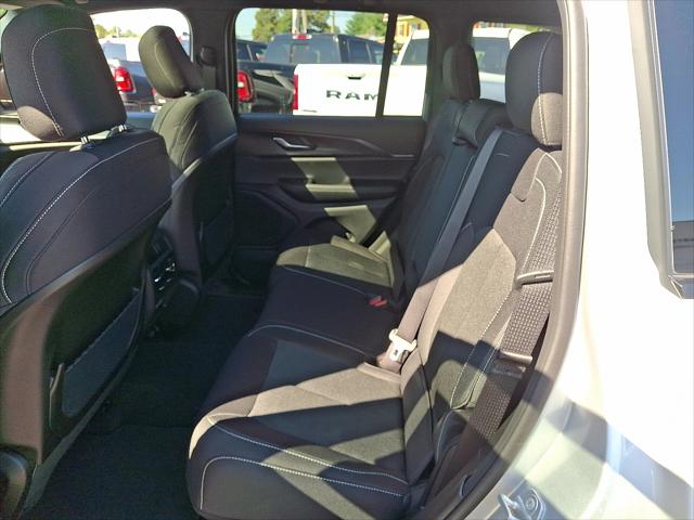2025 Jeep Grand Cherokee Laredo X 4x4