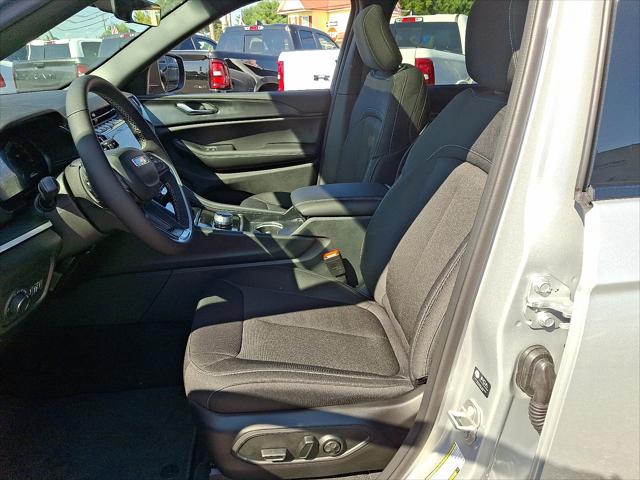 2025 Jeep Grand Cherokee Laredo X 4x4