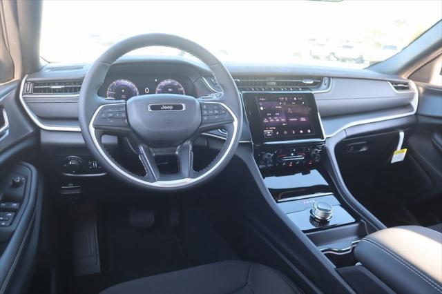 2025 Jeep Grand Cherokee GRAND CHEROKEE L LAREDO X 4X4