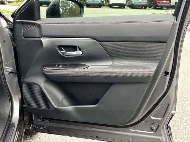 2025 Nissan Kicks SR FWD