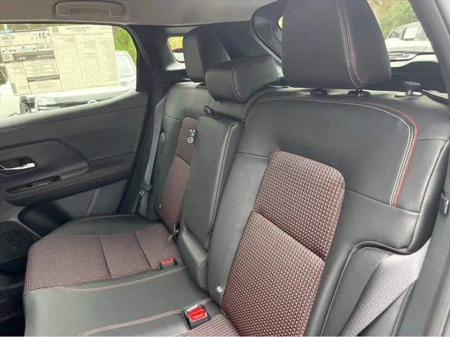 2025 Nissan Kicks SR FWD